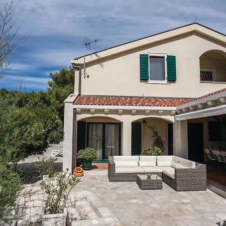 Four-bedroom In Σπίτι διακοπών *