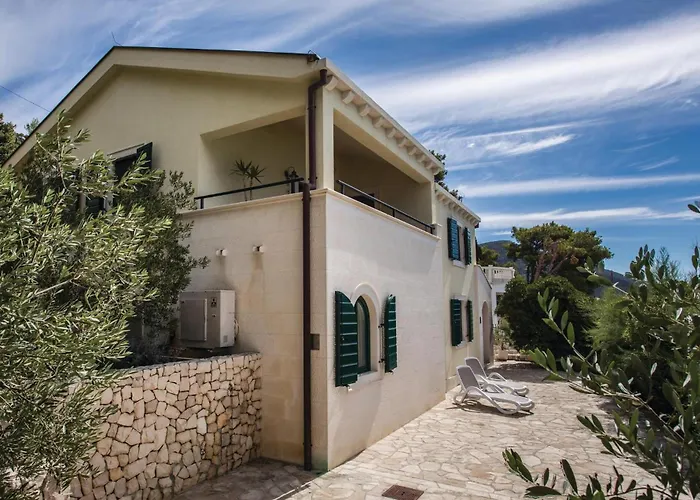 בית נופש Four-bedroom In *